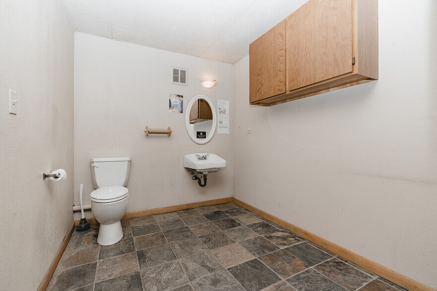 More Photos Of 418 E 3rd St, Loveland Light Manufacturing For Sale