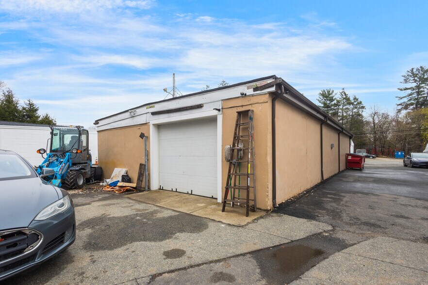 More Photos Of 105 Memorial Dr, Avon Unknown For Lease