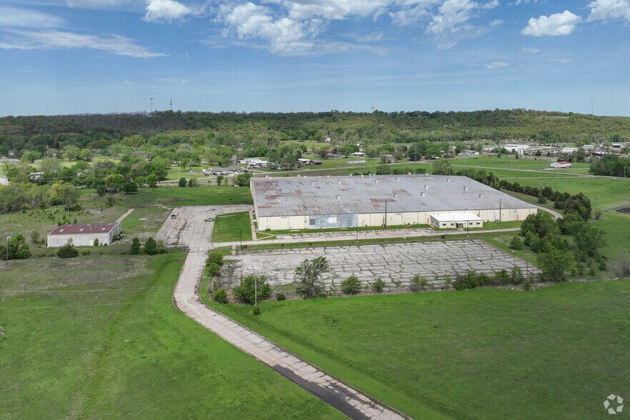 More Photos Of 1901 Boundary Ave, Pawhuska Warehouse For Lease