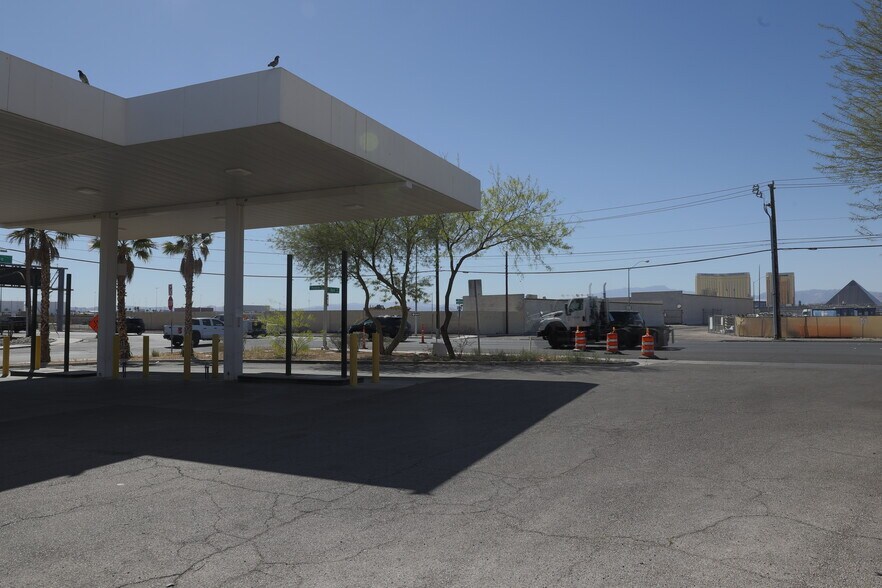 More Photos Of 4990 Paradise Rd, Las Vegas Service Station For Lease