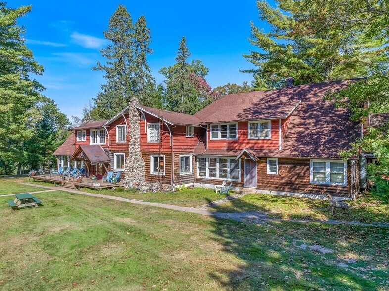 More Photos Of 6119 Co Y Hwy, Hazelhurst Hotel For Sale