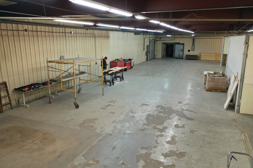 More Photos Of 505 Walnut St, Shirley Distribution For Lease