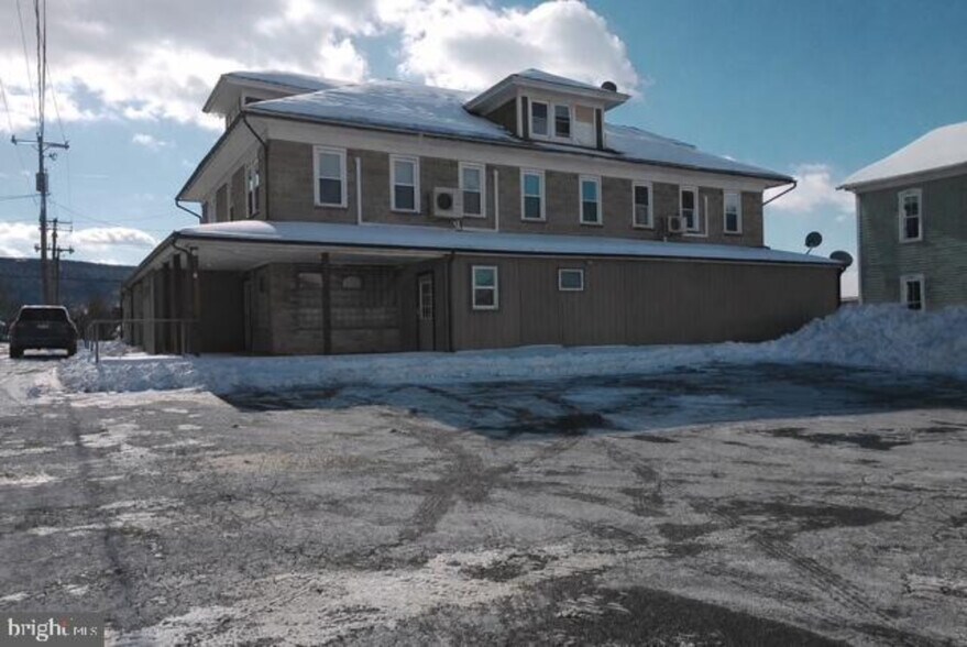 More Photos Of 2 W Market St, Gratz Storefront Retail Residential For Lease