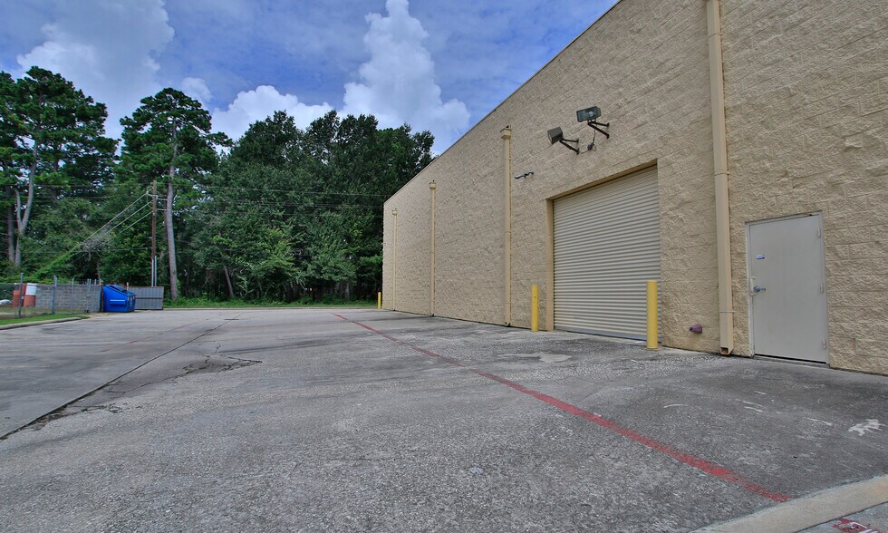 More Photos Of 25349-25351 Borough Park Dr, Spring Light Manufacturing For Sale
