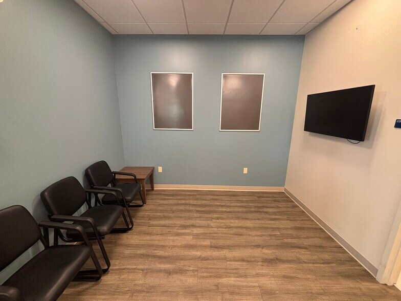 More Photos Of 295 Kennedy Memorial Dr, Waterville Office For Lease