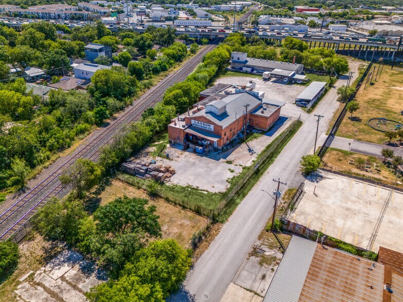 More Photos Of 264 & 250 W Lachapelle, San Antonio Manufacturing For Sale