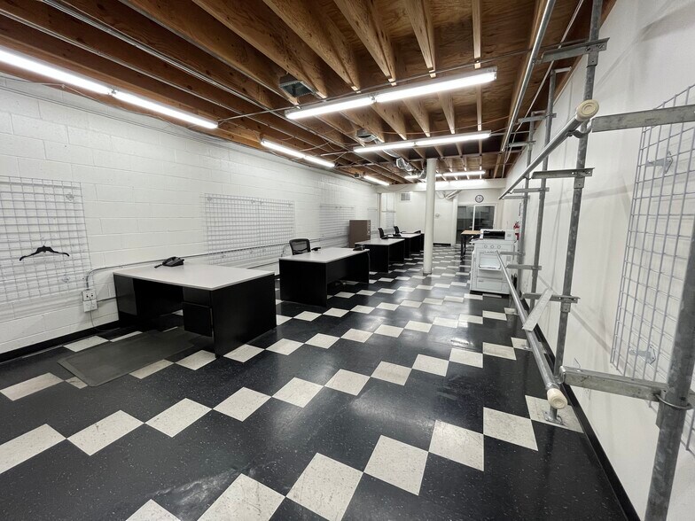 More Photos Of 337 S Anderson St, Los Angeles Manufacturing For Lease