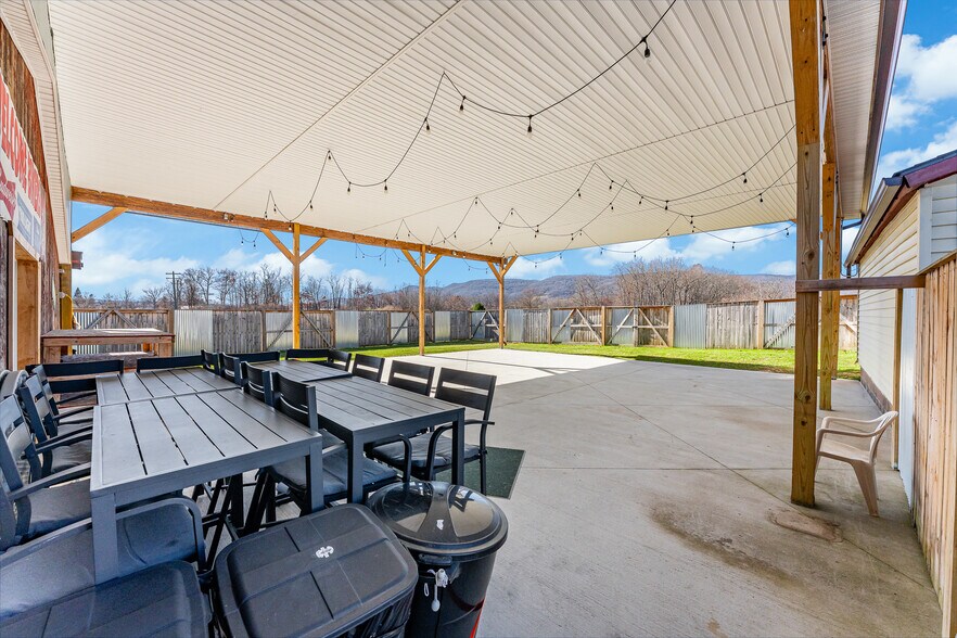 More Photos Of 21507 Seneca Trl, Marlinton Hotel For Sale