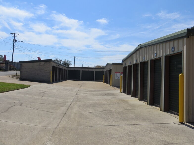 More Photos Of 123 Business Cir, Thomasville Self Storage For Sale