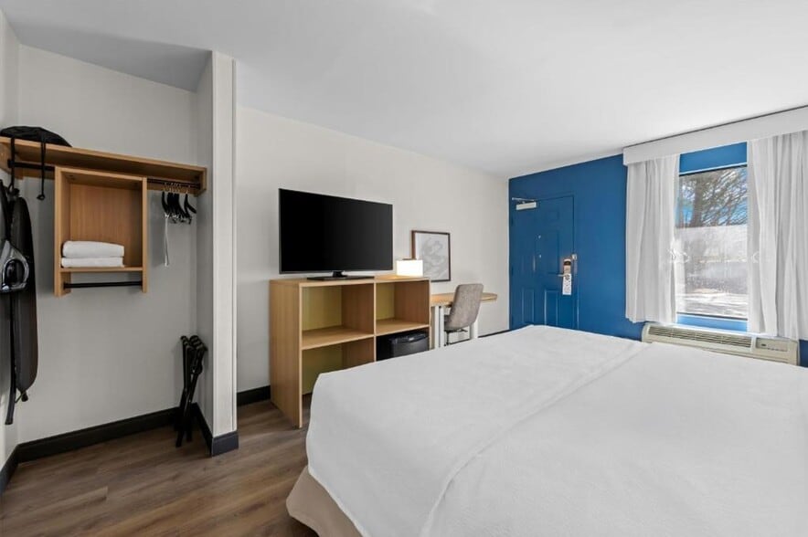 More Photos Of 3402 Winfield Dunn Pky, Kodak Hotel For Sale