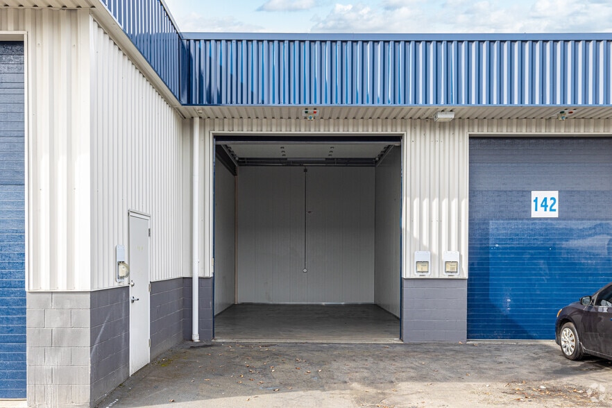 More Photos Of 11105 Steele St S, Tacoma Flex For Lease