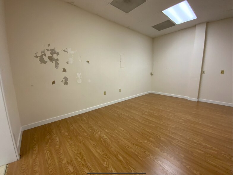 More Photos Of 130 N Gross Rd, Kingsland Medical For Sale