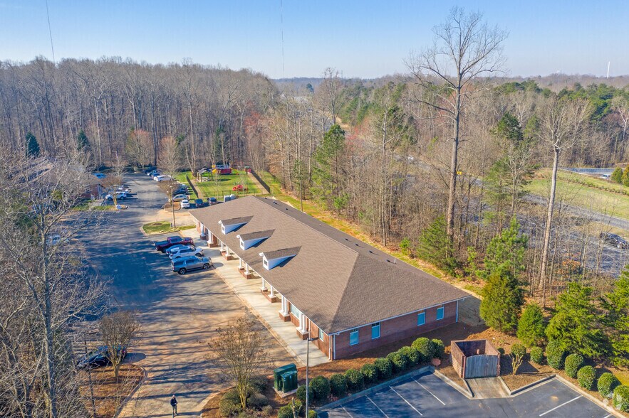 More Photos Of 2315 E WT Harris Blvd, Charlotte Medical For Lease