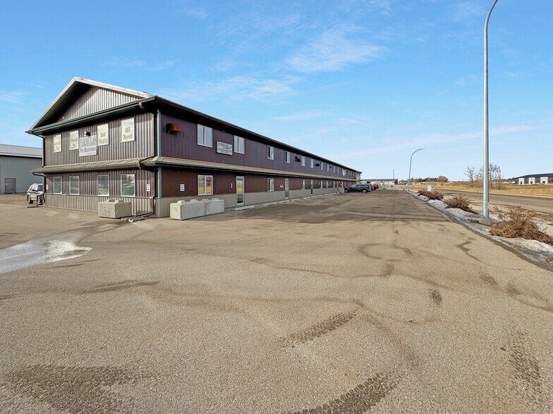 More Photos Of 130 Canal Gdns, Strathmore Warehouse For Sale