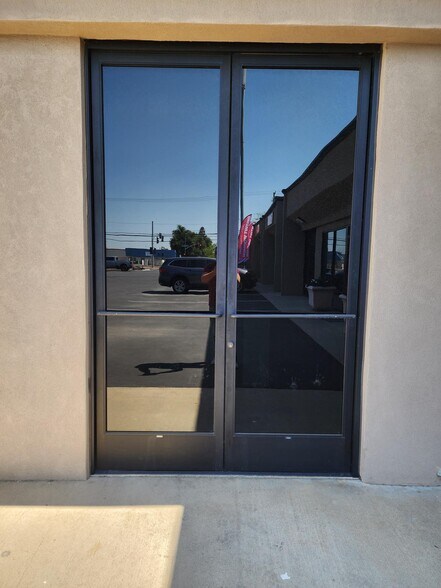 More Photos Of 5771-5791 E Shields Ave, Fresno Warehouse For Lease