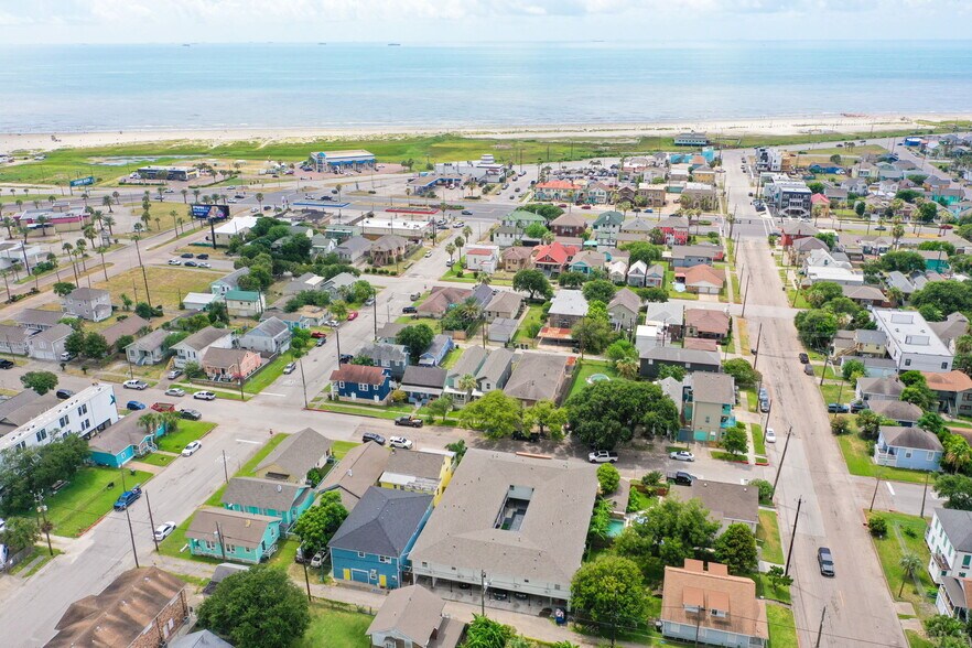 More Photos Of 712 Ball St, Galveston Apartments For Sale