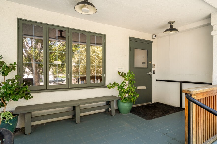 More Photos Of 588 N Larchmont Blvd, Los Angeles Office For Lease