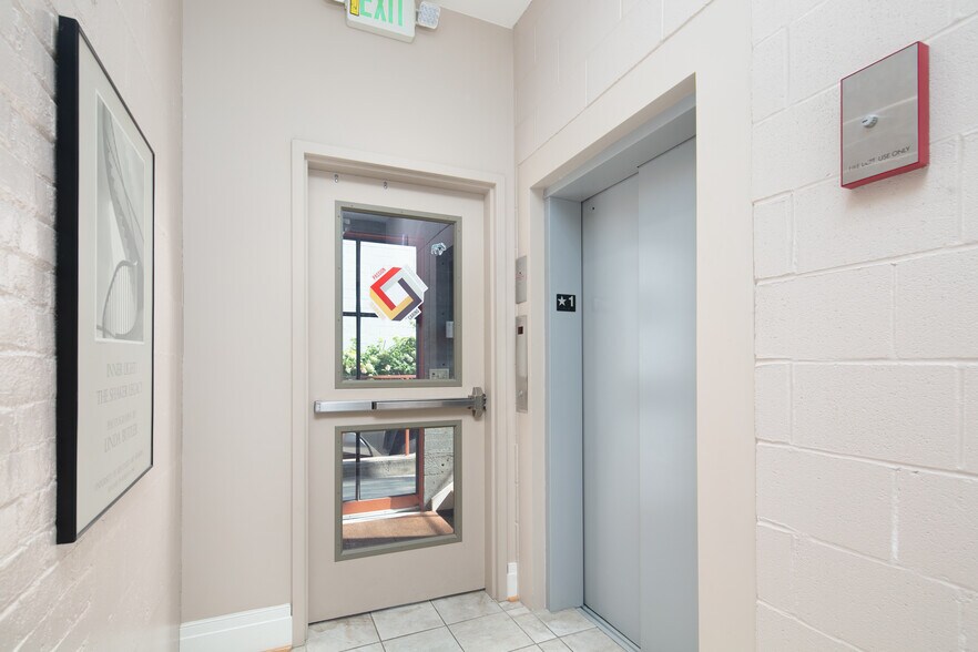 More Photos Of 146 E Third St, Lexington Office For Lease