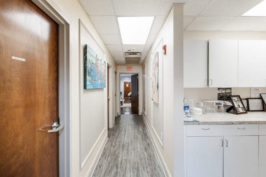 More Photos Of 1100-1108 Hospital Dr, Stockbridge Medical For Lease