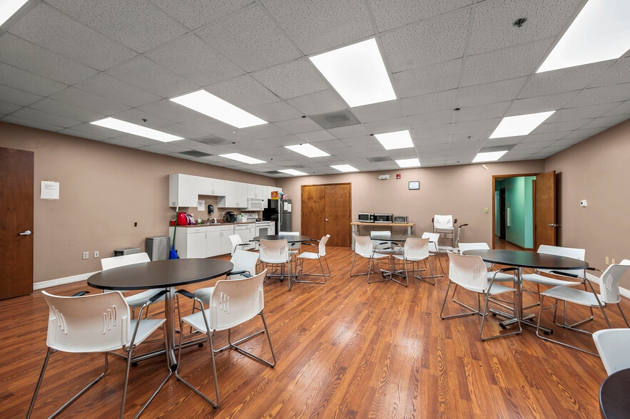 More Photos Of 3655 Reed St, Winston-Salem Warehouse For Sale