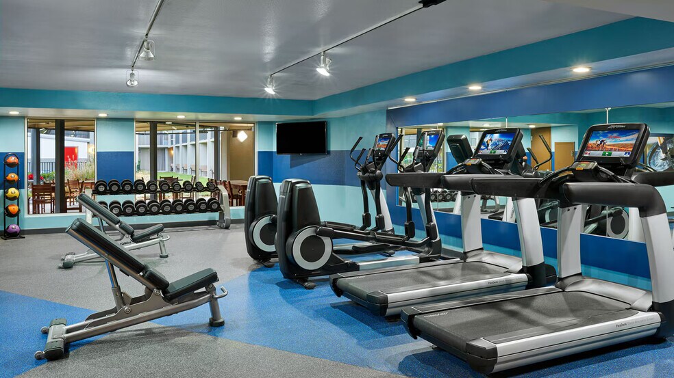 More Photos Of 925 S University Ave, Little Rock Hotel For Sale