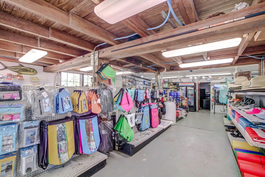 More Photos Of 7154 Shoal Line Blvd, Spring Hill Marina For Sale