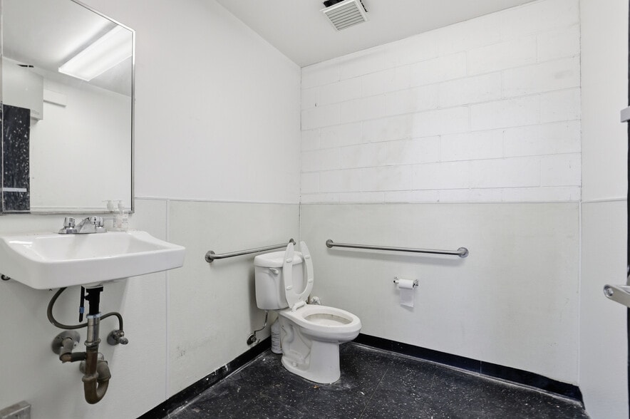 More Photos Of 10930 Long Beach Blvd, Lynwood Storefront For Lease