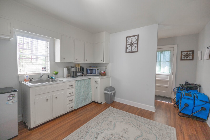 More Photos Of 1524 Smith St, Orange Park Office For Lease