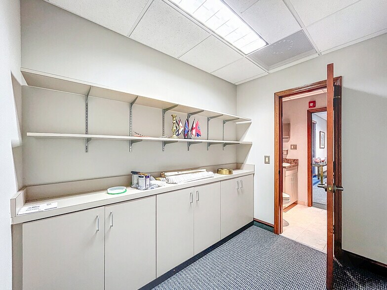 More Photos Of 5421 N 59th St, Tampa Office For Sale