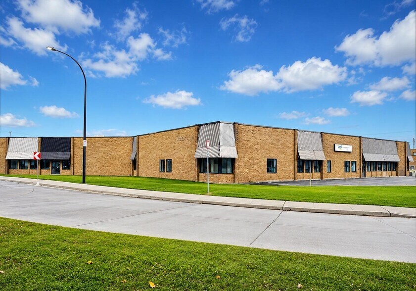 Primary Photo Of 165-185 Montée de Liesse, Montréal Warehouse For Sale