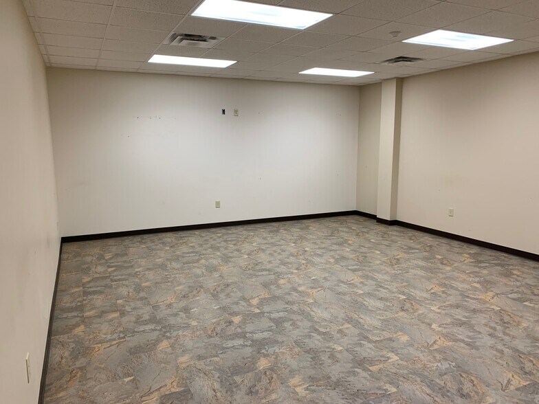 More Photos Of 2227 N Leg Rd, Augusta Warehouse For Lease