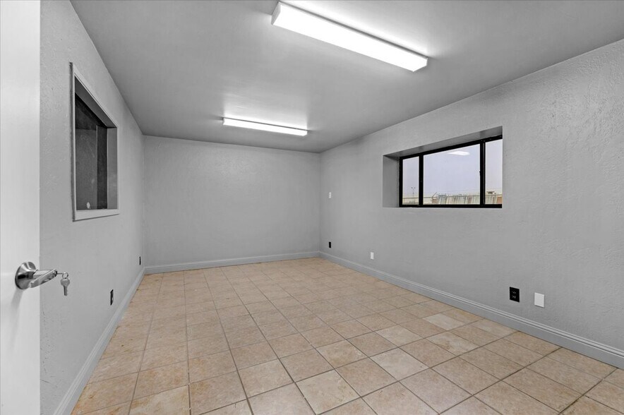 More Photos Of 1839 Thunderbolt Dr, Porterville Warehouse For Lease