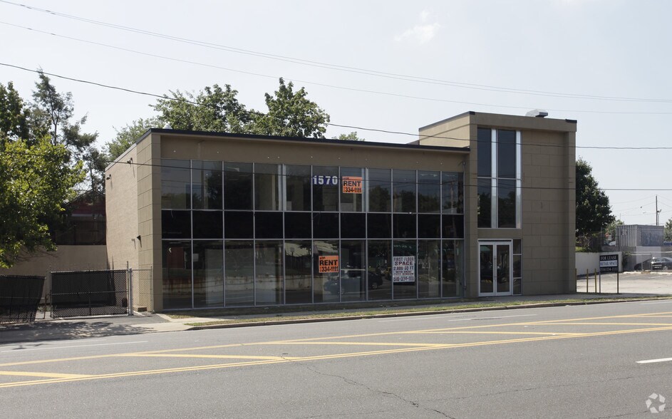 More Photos Of 1570 Old Country Rd, Westbury Office For Lease