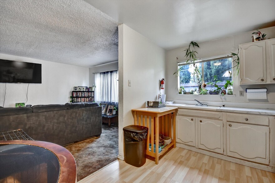 More Photos Of 1035 76th Ave, Oakland Apartments For Sale