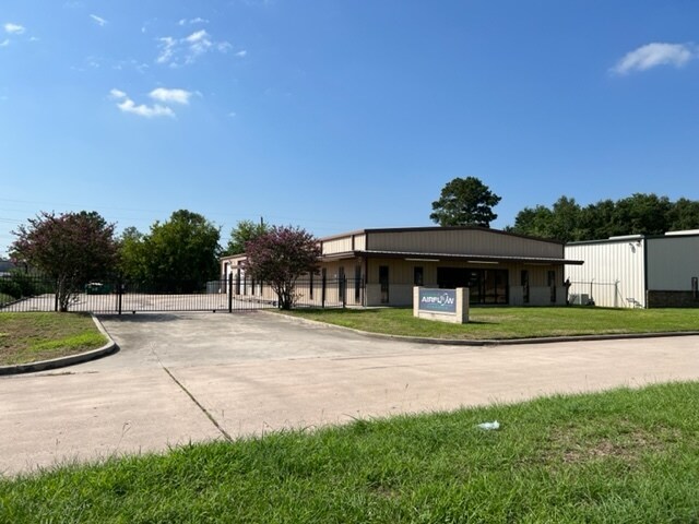 More Photos Of 11055 Neeshaw Dr, Houston Warehouse For Lease