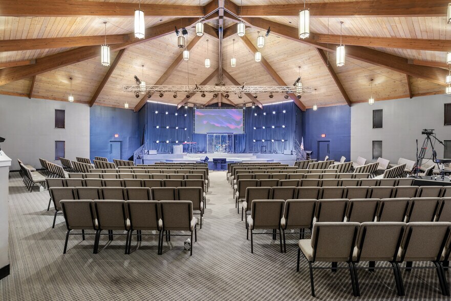 More Photos Of 310 Coles Ferry Pike, Lebanon Religious Facility For Sale