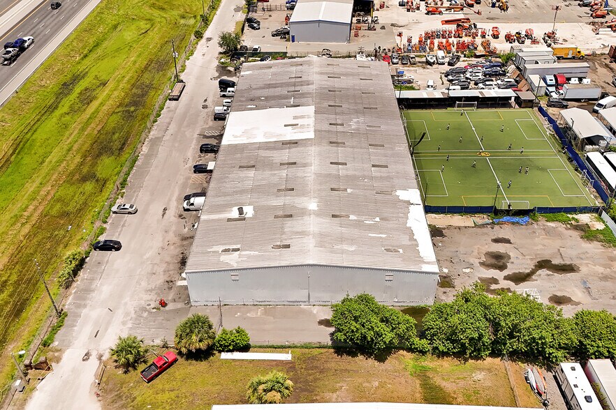 More Photos Of 11435 Rocket Blvd, Orlando Warehouse For Lease