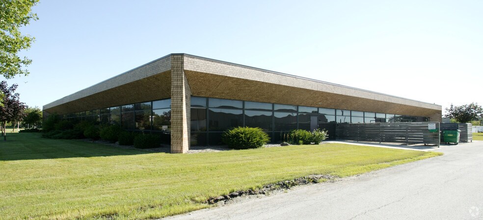 Primary Photo Of 7630 S 10th St, Oak Creek Office For Sale