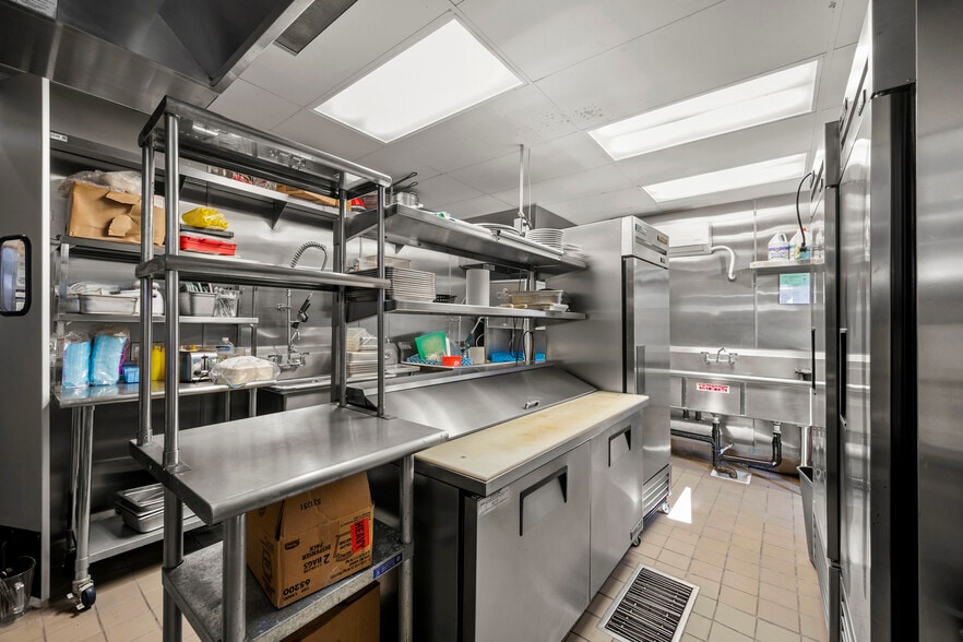 More Photos Of 4727 University Ave, San Diego Restaurant For Sale