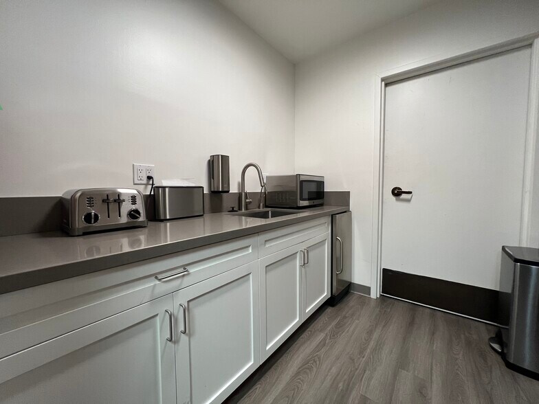 More Photos Of 1100 Alma St, Menlo Park Office For Lease