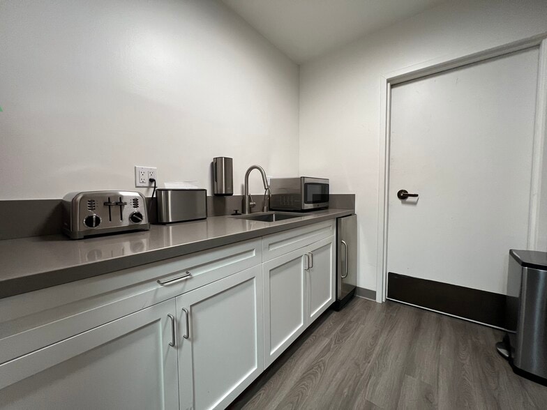 More Photos Of 1100 Alma St, Menlo Park Office For Lease