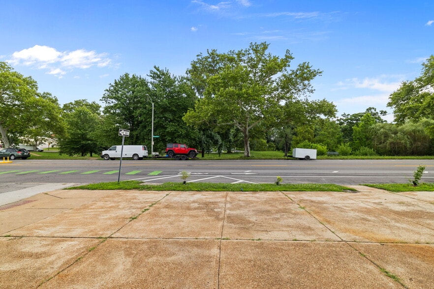 More Photos Of 5101 S Kingshighway Blvd, Saint Louis Apartments For Lease