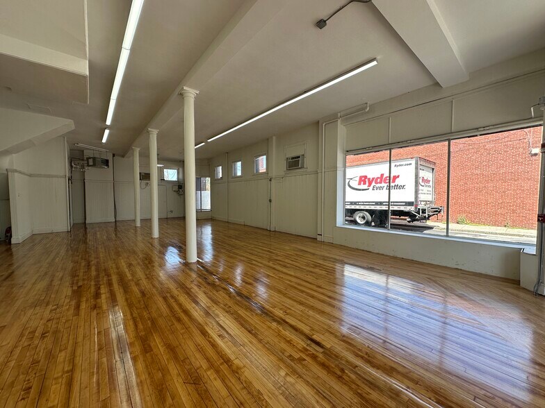 More Photos Of 443-455 Moody St, Waltham Storefront Retail Residential For Lease