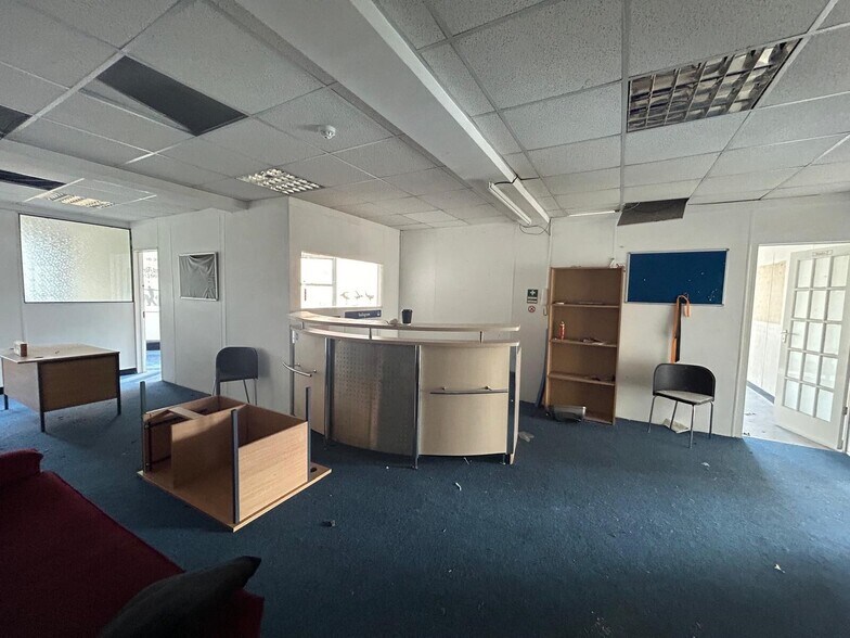 More Photos Of 28-34 Chapel St, Luton Office For Lease