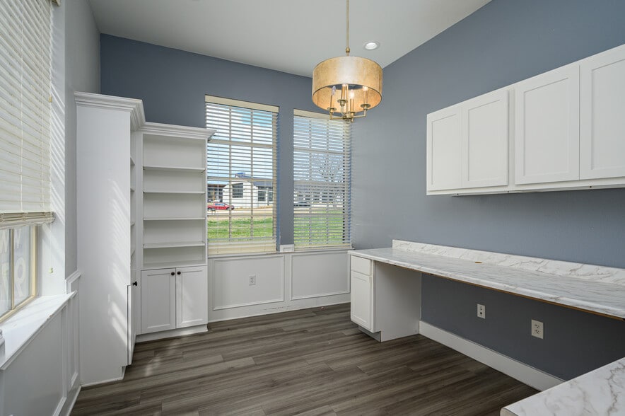 More Photos Of 1701 N US Highway 75, Sherman Medical For Lease