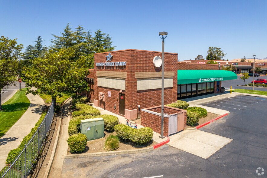 More Photos Of 1305-1350 Gateway Blvd, Fairfield Storefront For Lease