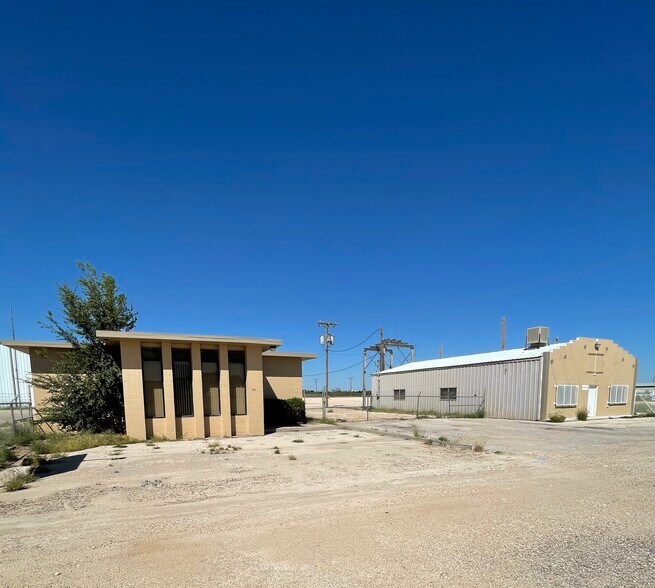 More Photos Of 1506 W Broadway Pl, Hobbs Service For Sale