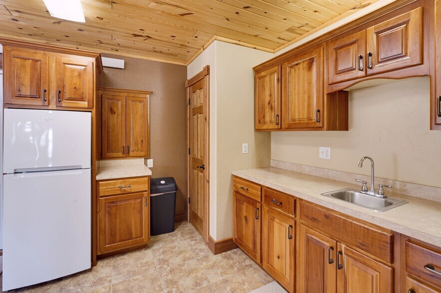More Photos Of 1100 Mount Rushmore Rd, Custer Flex For Sale