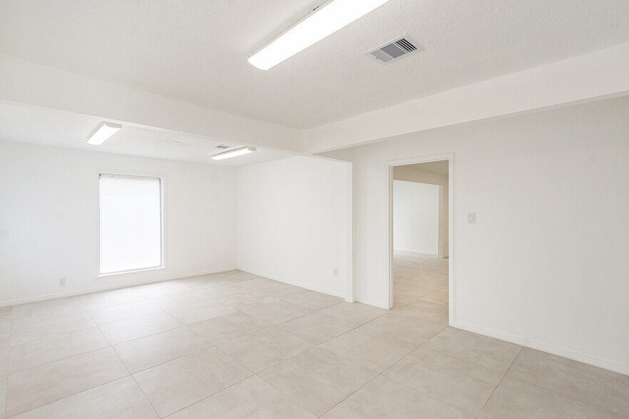 More Photos Of 5904 Dolores St, Houston Office For Lease