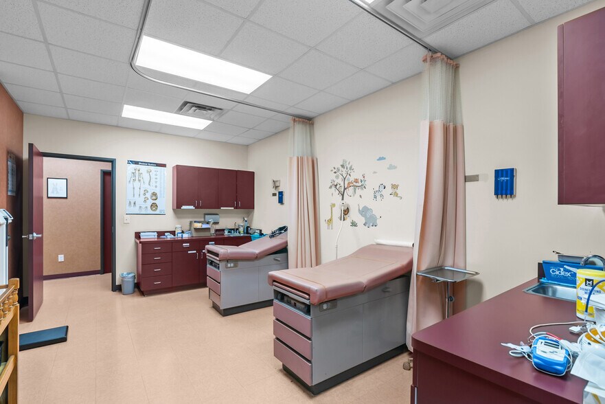 More Photos Of 3115 College Park Dr, Conroe Medical For Sale